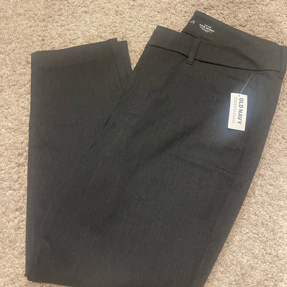 Old Navy. skinny pixie ankle pant. Size 12 petite. New with tags. Never worn.
